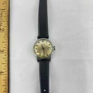 Vintage Timex Wind-Up Watch – Sunburst Dial, Classic Minimalist Design